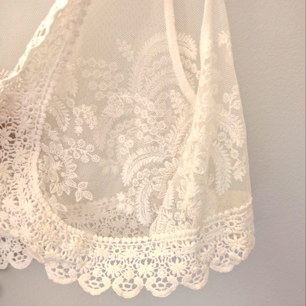 Pins & Needles White Lace Embroidered Vest with Crocheted Edge Size Medium - Picture 8 of 9